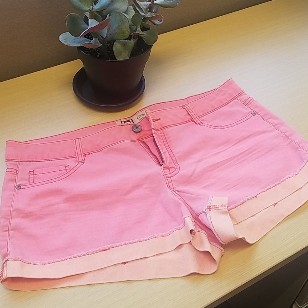 L.E.I. Ashley Lowrise Shorts